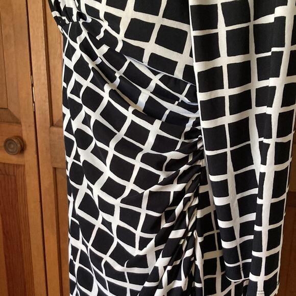 Jessica Howard Black & White Abstract Print Stretch Pullover Dress, Size 12 - Picture 7 of 10